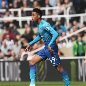 Joe Willock in Action: Arsenal's Midfield Star Shines Against Newcastle United, Premier League 2017-18