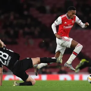 Joe Willock (Arsenal) Dominik Kohr (Eintracht)