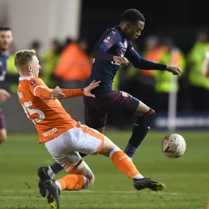 Joe Willock Breaks Past Blackpool's Jordan Thompson in FA Cup Third Round Clash