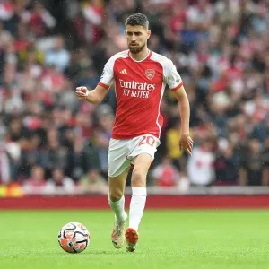 Jorginho Shines: Arsenal Kicks Off Premier League Season with Victory over Fulham