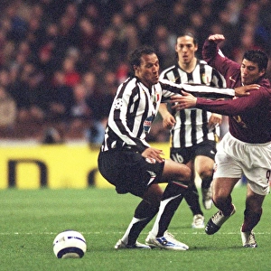 Jose Reyes (Arsenal) Jonathan Zebina (Juventus). Arsenal 2: 0 Juventus