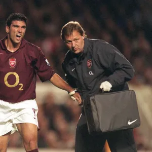 Jose Reyes (Arsenal) and Physio Gary Lewin. Arsenal 4: 1 Fulham