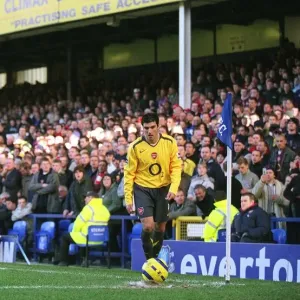 Jose Reyes (Arsenal) prepares to take a corner Jose Reyes (Arsenal) prepares to take a corner