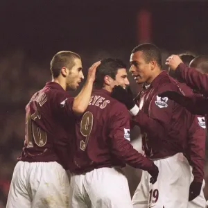 Jose Reyes congratulates Dennis Bergkamp on his goal, Print