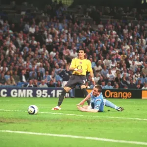 Jose Reyes scores Arsenals 2nd goal his 1st under pressure from Richard Dunne