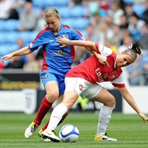 Julie Fleeting (Arsenal) Anouk Hoogendijk (Bristol). Arsenal Ladies 2: 0 Bristol Academy