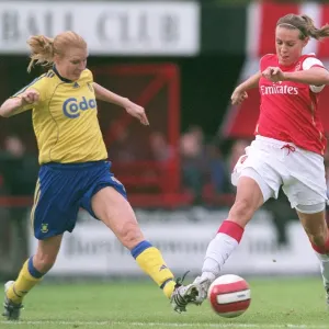 Julie Fleeting (Arsenal) Gitte Andersen (Brondby)