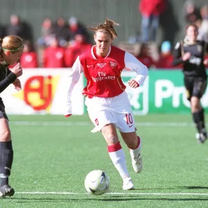 Julie Fleeting (Arsenal) Karolina Westberg (Umea)