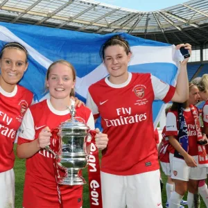 Julie Fleeting, Kim Little and Jennifer Beattie (Arsenal) with the FA Cup Trophy