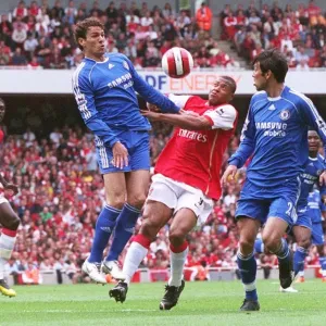 Julio Baptista (Arsenal) Khalid Boulahrouz and Paulo Ferreira (Chelsea) Julio Baptista (Arsenal) Khalid Boulahrouz and Paulo Ferreira (Chelsea)