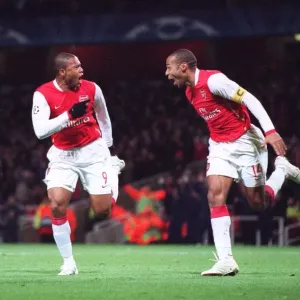 Julio Baptista celebrates scoring Arsenals 3rd goal with Thierry Henry