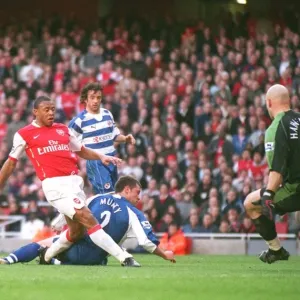 Julio Baptista scores Arsenals 2nd goal past Marcus Hahnemann