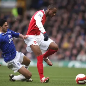 Justin Hoyte (Arsenal) Mikel Arteta (Everton) Print Justin Hoyte (Arsenal) Mikel Arteta (Everton) Print