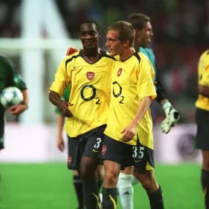 Justin Hoyte and Arturo Lupoli (Arsenal). Ajax 0: 1 Arsenal