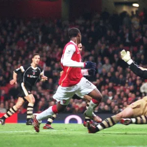 Justin Hoyte scores Arsenals 2nd goal past Scott Carson (Charlton)