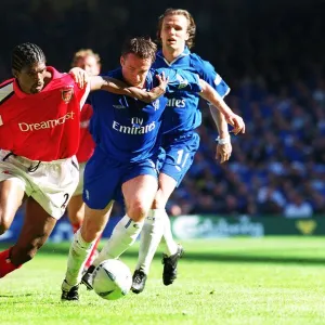 Kanu (Arsenal) Graeme Le Saux (Chelsea). Arsenal 2: 0 Chelsea. The AXA F