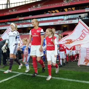 Katie Chapman (Arsenal Ladies) and Carly Telford (Chelsea) lead out their teams