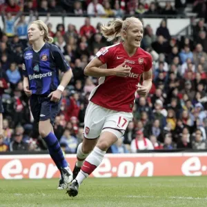 Katie Chapman celebrates scoring Arsenals 1st goal