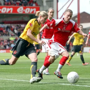 Kelly Smith (Arsenal) Karen Hills (Charlton)
