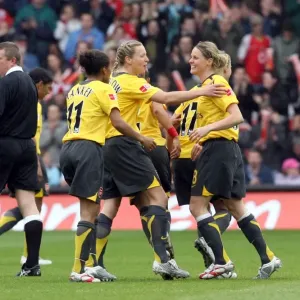 Kelly Smith celebra il primo gol dell'Arsenal, suo primo con la Jayne Ludlow Kelly Smith celebra il primo gol dell'Arsenal, suo primo con la Jayne Ludlow