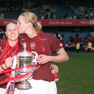 Kelly Smith and Faye White (Arsenal) with the FA Cup Trophy