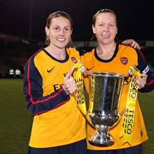 Kelly Smith and Jayne Ludlow (Arsenal) with the Trophy