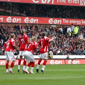 Kelly Smith scores Arsenals and her 1st goal from a free kick Kelly Smith scores Arsenals and her 1st goal from a free kick