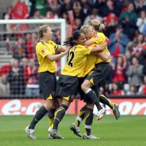 La vittoria storica di Kelly Smith nel finale della Coppa Nazionale delle Donne dell'Arsenal (4-1 contro l'Athletic del Charleton, 2007) La vittoria storica di Kelly Smith nel finale della Coppa Nazionale delle Donne dell'Arsenal (4-1 contro l'Athletic del Charleton, 2007)