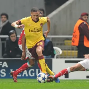 Kieran Gibbs (Arsenal) Miguel Garcia (Braga). SC Braga 2: 0 Arsenal, UEFA Champions League Kieran Gibbs (Arsenal) Miguel Garcia (Braga). SC Braga 2: 0 Arsenal, UEFA Champions League