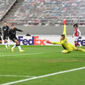 Kieran Tierney Scores the Decisive Goal: Arsenal's Europa League Victory over SL Benfica Kieran Tierney Scores the Decisive Goal: Arsenal's Europa League Victory over SL Benfica