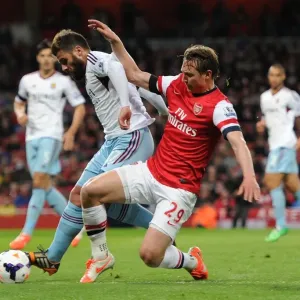Kim Kallstrom (Arsenal) tackles Antonio Nocerino (West Ham). Arsenal 3: 1 West Ham United Kim Kallstrom (Arsenal) tackles Antonio Nocerino (West Ham). Arsenal 3: 1 West Ham United
