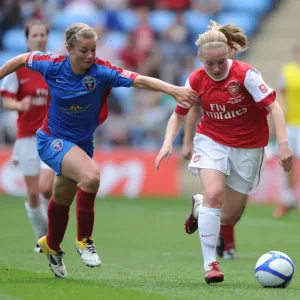 Kim Little (Arsenal) Anouk Hoogendijk (Bristol). Arsenal Ladies 2: 0 Bristol Academy