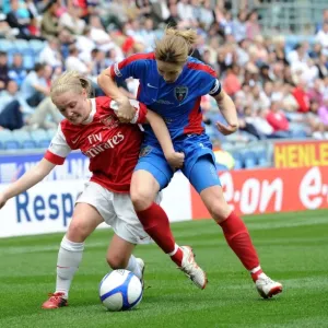 Kim Little (Arsenal) Corinne Yorston (Bristol). Arsenal Ladies 2: 0 Bristol Academy Kim Little (Arsenal) Corinne Yorston (Bristol). Arsenal Ladies 2: 0 Bristol Academy