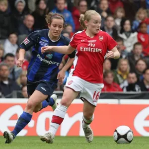 Kim Little (Arsenal) Lucy Staniforth (Sunderland)