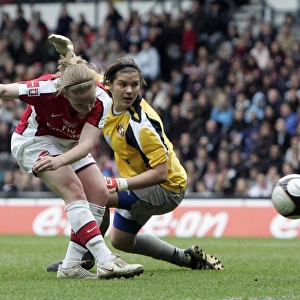 Kim Little scores Arsenals 2nd goal past Helen Alderson (Sunderland)