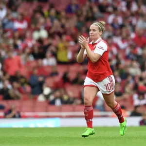 Kim Little's Emotional Farewell: Arsenal Women Bid Adieu to Legend at Emirates Stadium vs. Tottenham Hotspur Kim Little's Emotional Farewell: Arsenal Women Bid Adieu to Legend at Emirates Stadium vs. Tottenham Hotspur