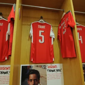 Kolo Toure (Arsenal) kit. Arsenal Legends 4: 2 Milan Glorie