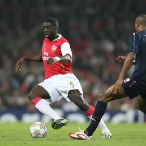 Kolo Toure (Arsenal) Mickael Tavares (Slavia) Kolo Toure (Arsenal) Mickael Tavares (Slavia)