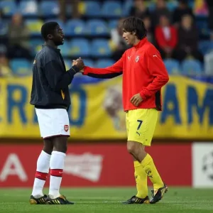 Kolo Toure (Arsenal) Robert Pires (Villarreal) before the match