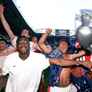 Kolo Toure and Ashley Cole (Arsenal) celebrate winning the League