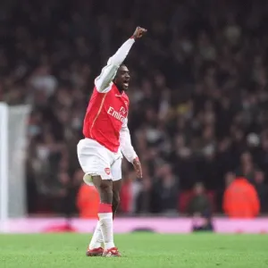 Kolo Toure celebrates Arsenals 3rd goal scored by Tomas Rosicky