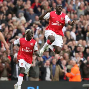 Kolo Toure celebrates scoring the 1st Arsenal goal