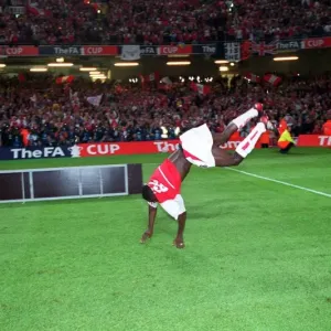 Kolo Toure does a back-flip after the match. Arsenal 1: 0 Southampton. The F Kolo Toure does a back-flip after the match. Arsenal 1: 0 Southampton. The F