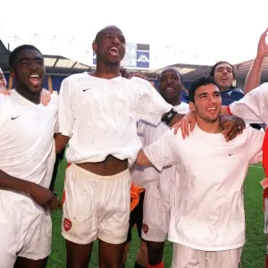 Kolo Toure, Patrick Vieira, Jose Reyes and Edu (Arsenal) celebrate winning the league