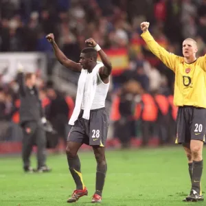 Kolo Toure and Philippe Senderos (Arsenal) celebrate infront of the Arsenal fans at the end of the m