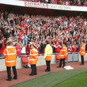 Kolo Toure Print: A Moment of Respect at Emirates Stadium Kolo Toure Print: A Moment of Respect at Emirates Stadium