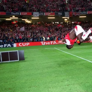 Kolo Toure's Euphoric Backflip: Arsenal Wins FA Cup vs Southampton (2003) Kolo Toure's Euphoric Backflip: Arsenal Wins FA Cup vs Southampton (2003)