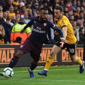 Lacazette vs. Jota: Intense Battle at Molineux - Wolverhampton Wanderers vs. Arsenal FC, Premier League 2018-19 Lacazette vs. Jota: Intense Battle at Molineux - Wolverhampton Wanderers vs. Arsenal FC, Premier League 2018-19