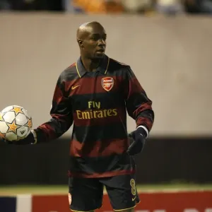 Lassana Diarra in Action: Arsenal Holds Slavia Prague Scoreless in UEFA Champions League Group H