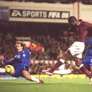 Lauren (Arensal) Paulo Ferreira (Chelsea). Arsenal 0: 2 Chelsea Lauren (Arensal) Paulo Ferreira (Chelsea). Arsenal 0: 2 Chelsea